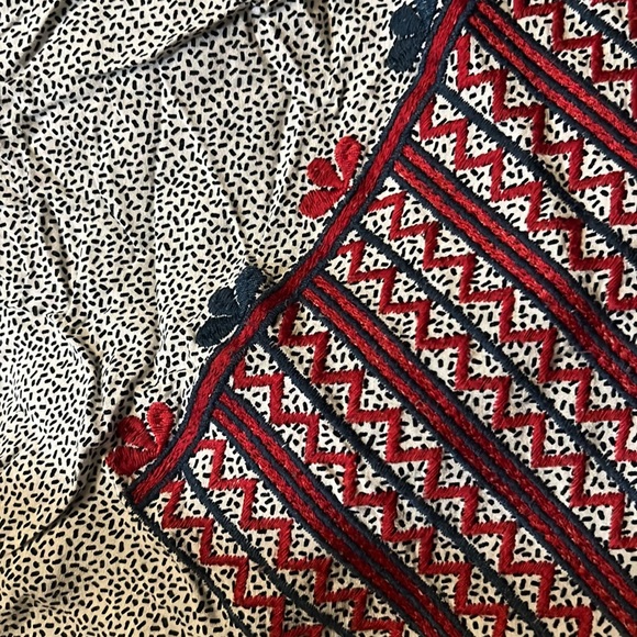 Embroidered Sleeveless Shirt - Picture 2 of 3